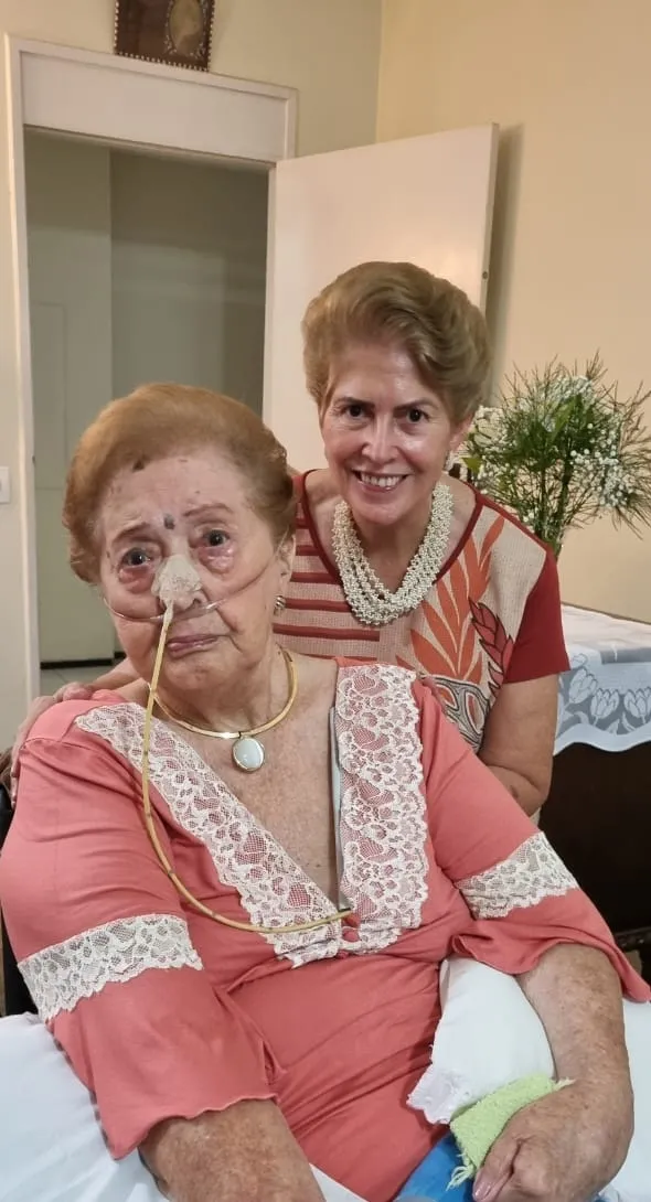 Minerva Sanford Lima, neta de John Sanford e matriarca da família, com Liana Mascarenhas Sanford, bisneta do americano.