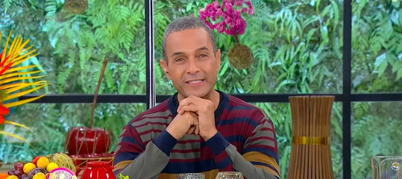 Jornalista falou sobre casos de Covid-19 ao vivo