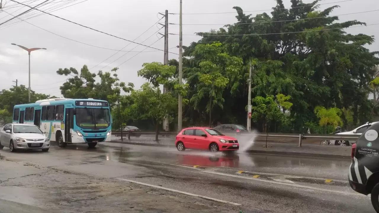 Avenida Raul Barbosa, trecho antes do viaduto de acesso ao bairro Aerolândia