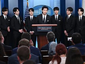 BTS participa de agenda com o presidente Joe Biden na Casa Branca
