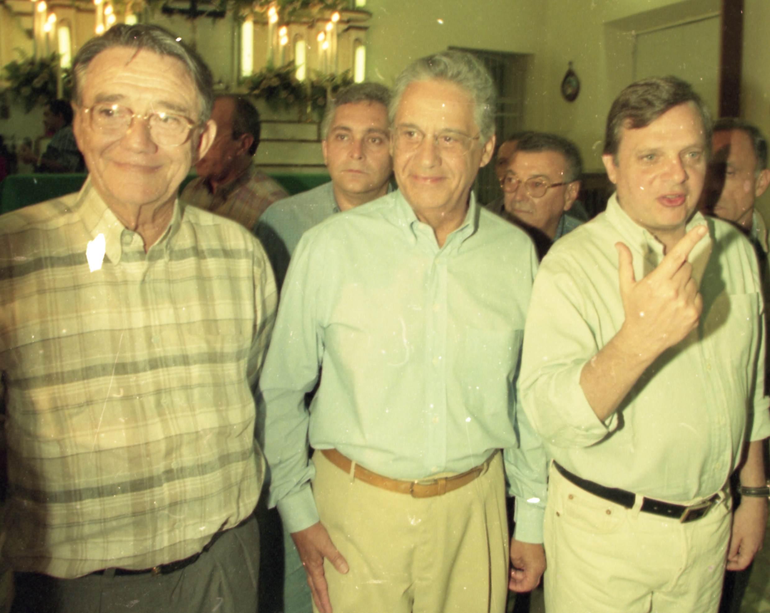 Tasso acompanhando o então candidato Fernando Henrique Cardoso em campanha no municípios de Juazeiro do Norte