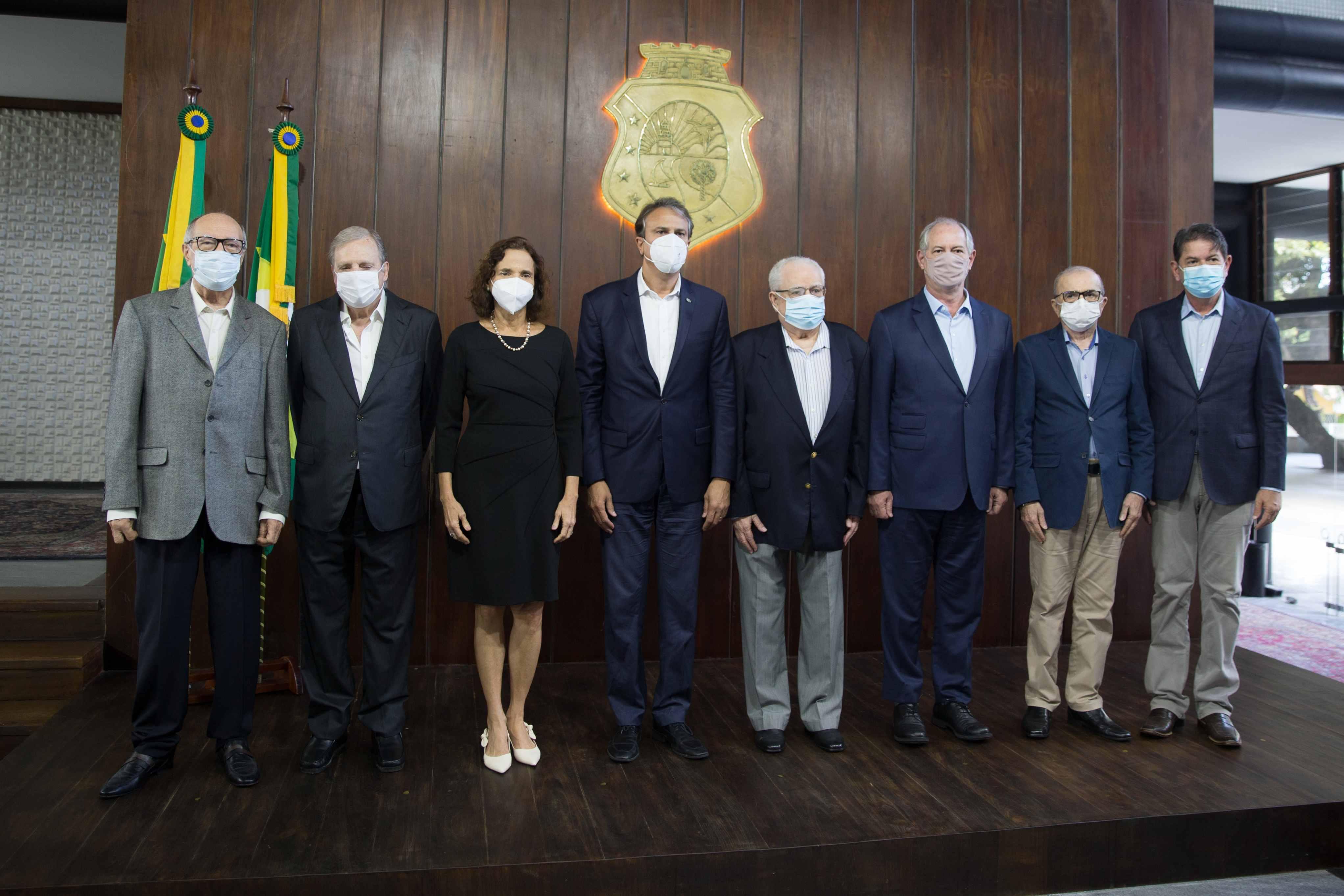Atual governadora do Ceará, Izolda Cela, e ex-governadores