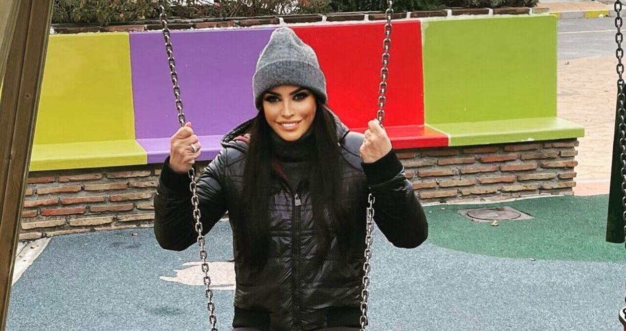 Ex-princesa foi encontrada em cima da cama, sem sinais de violência