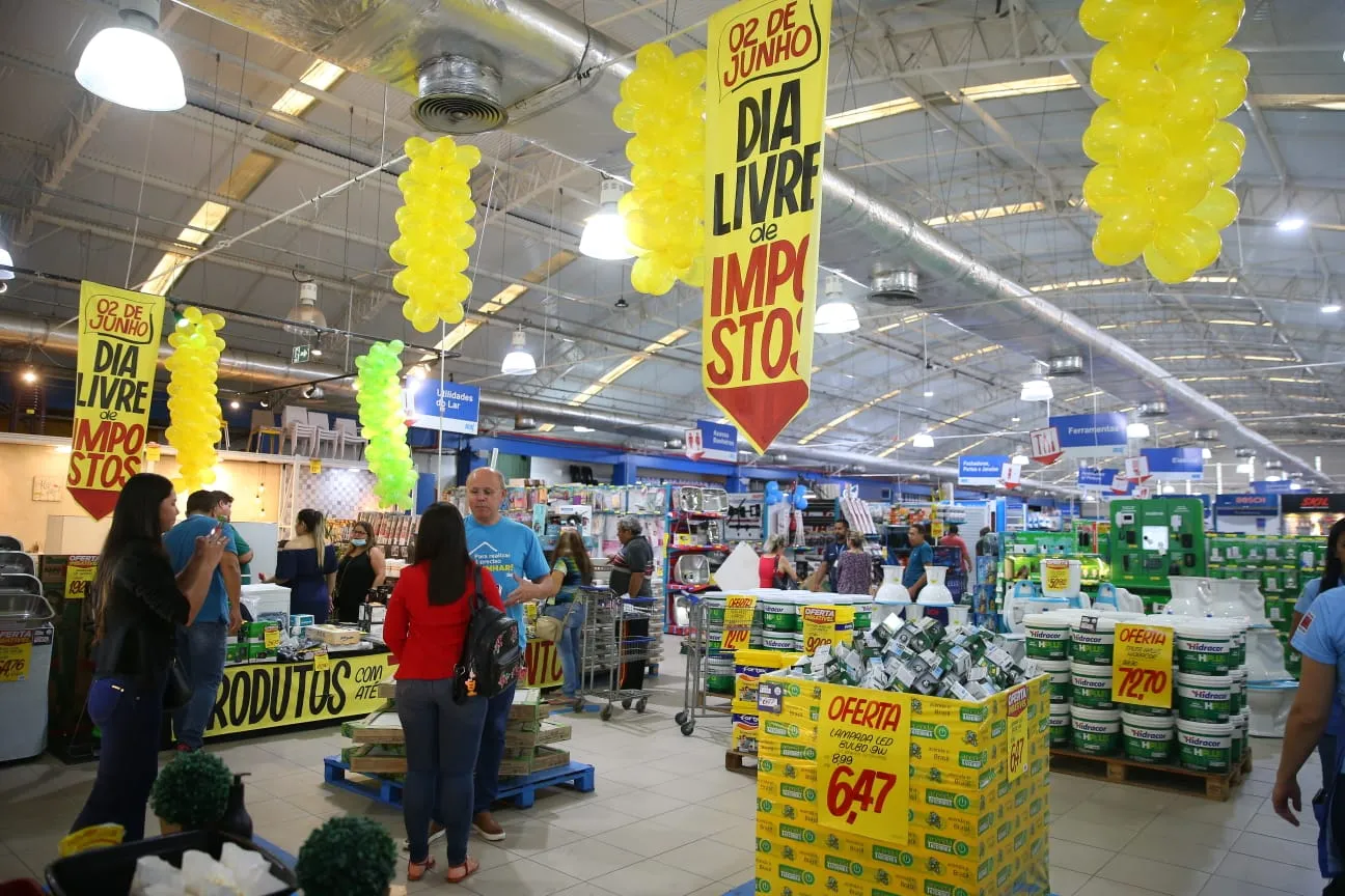 Produtos como tintas, lâmpadas e outro itens de construção entram nos descontos do Dia Livre de Impostos