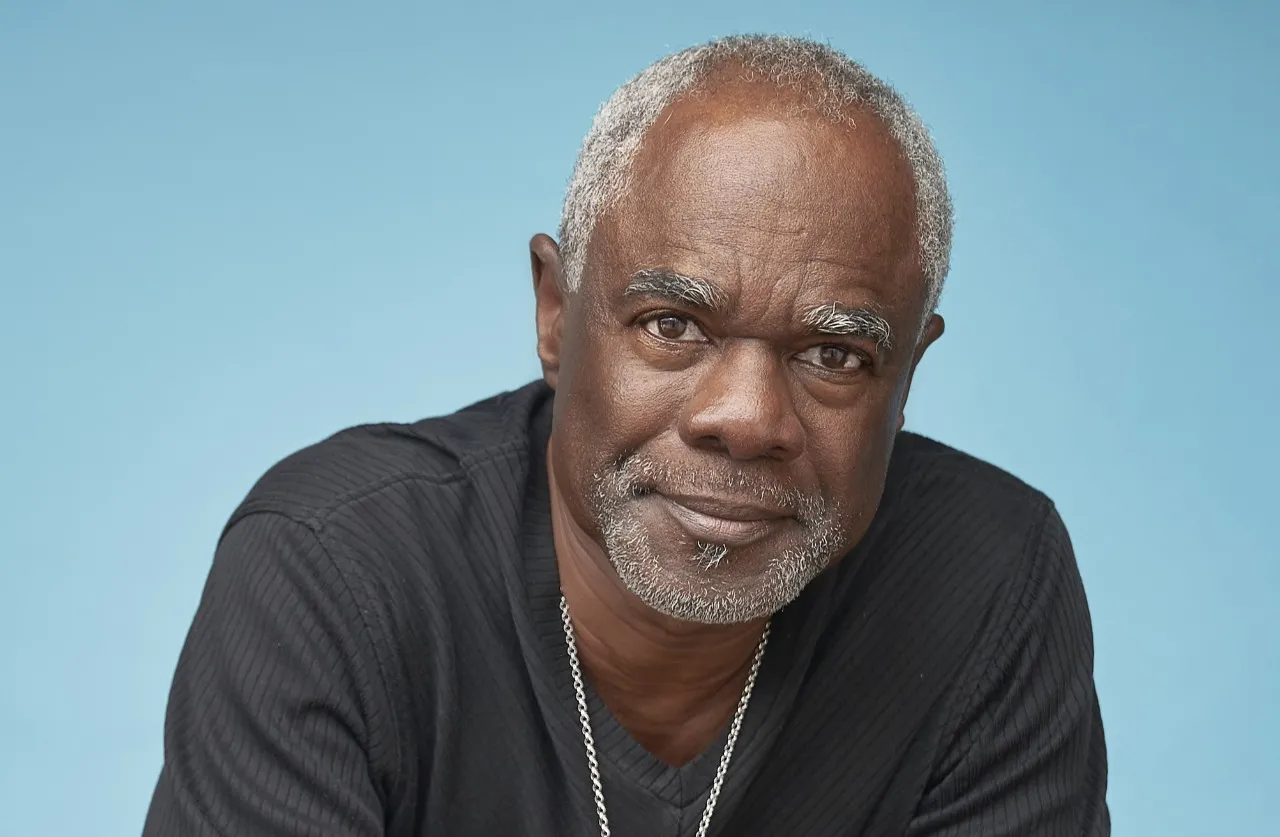 Glynn já venceu um Emmy pela série “In Treatment”