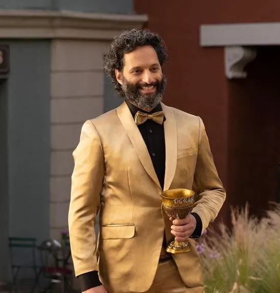 Além de ator, Jason Mantzoukas também é comediante, escritor e podcaster estadunidense
