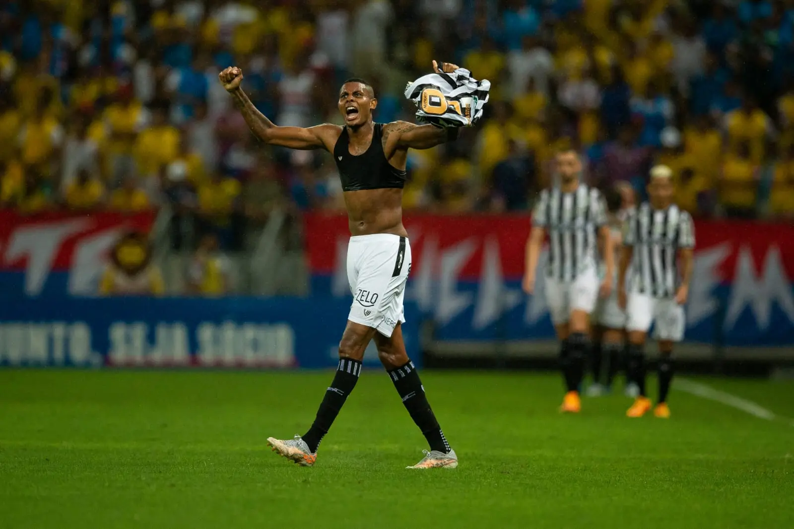 Cleber comemora gol pelo Ceará