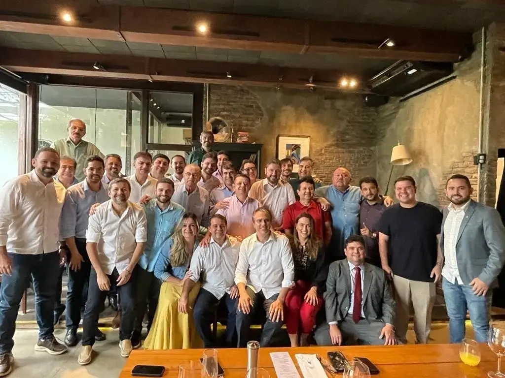 Festa de aniversário surpresa para o ex-governador Camilo Santana