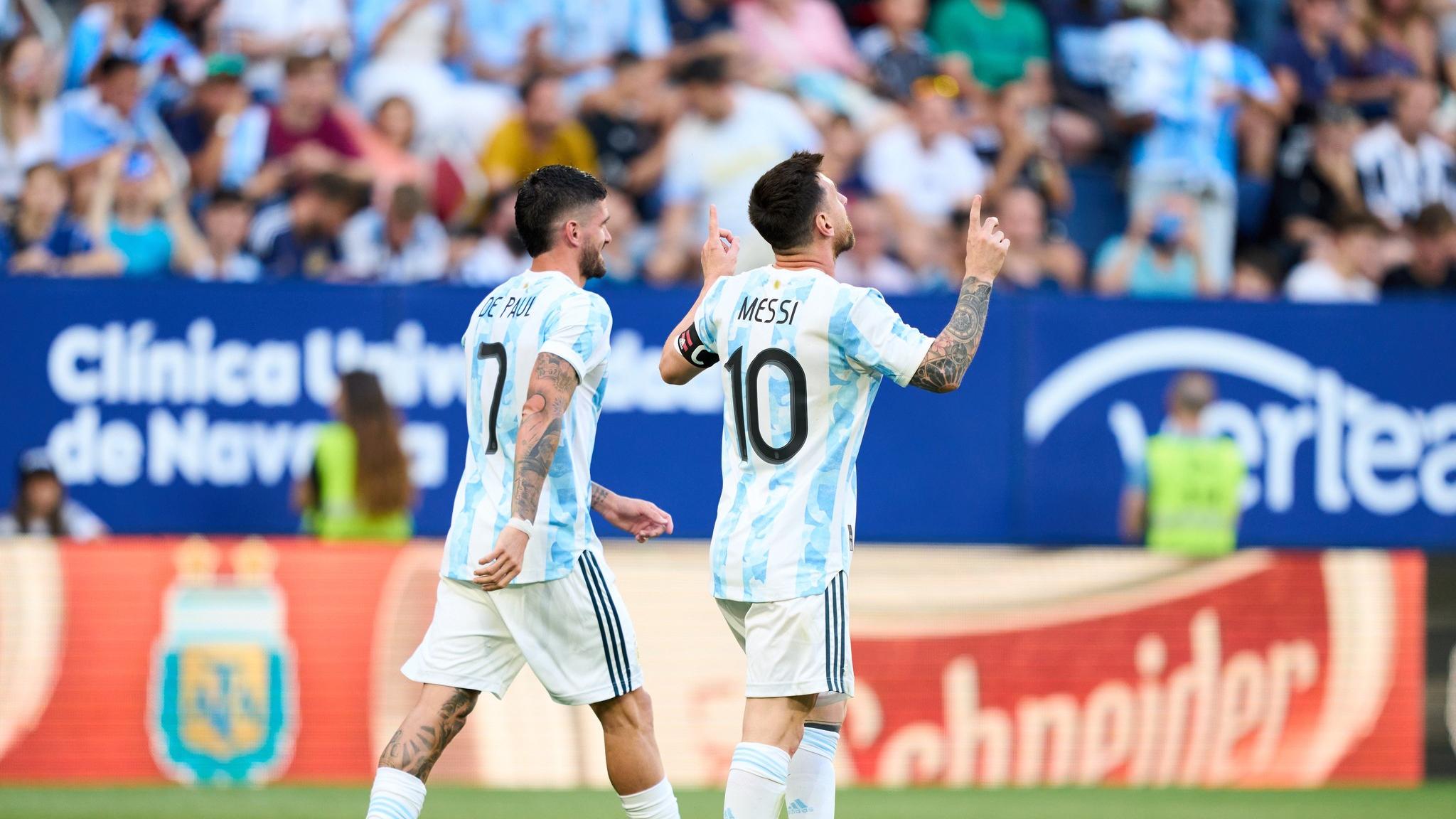 Messi marca 5 vezes em goleada da Argentina e iguala marca de 80 anos