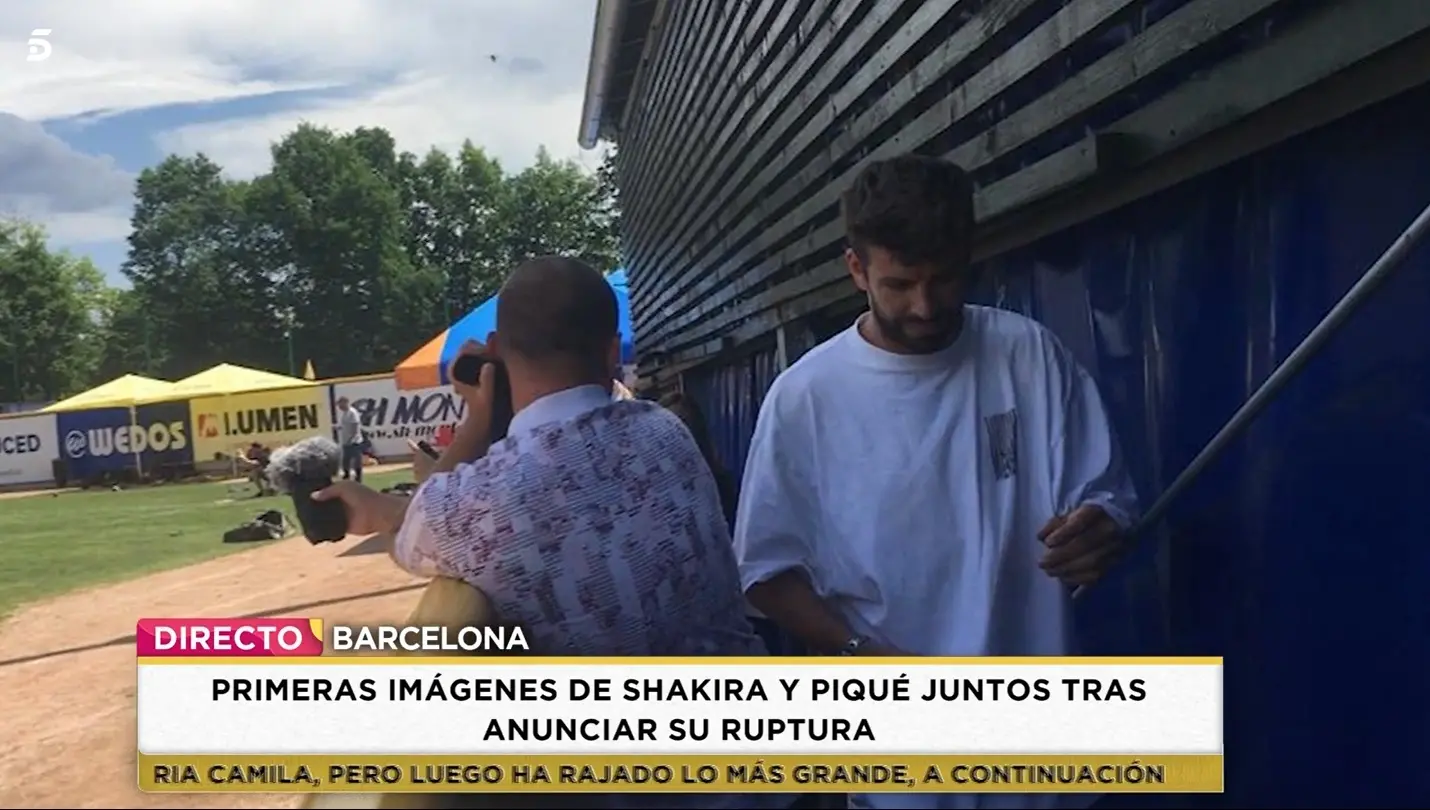 Piqué aparece sozinho em foto divulgada por TV