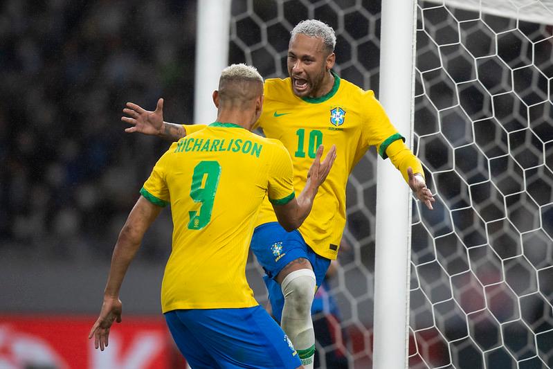 Neymar faz de pênalti, e Brasil supera Japão em amistoso preparatório