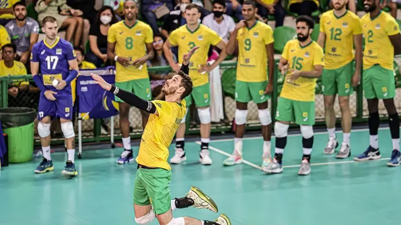 Imagem mostra jogador de vôlei em quadra