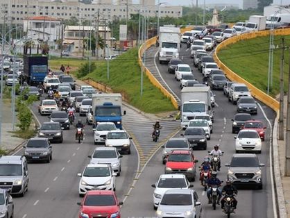 Congestionamento na Av. Alberto Craveiro