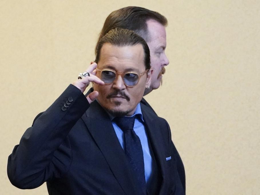 MidiaNews  Depp está namorando advogada que o defendeu em processo