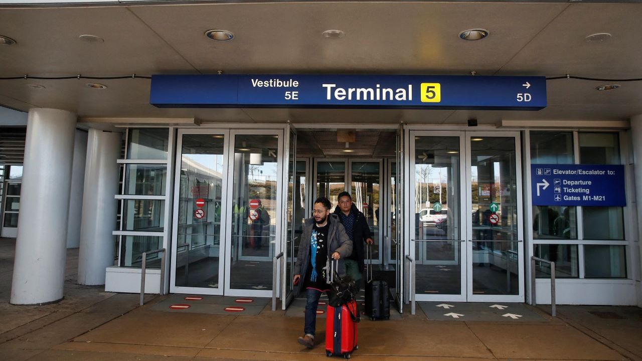 portão de desembarque em aeroporto dos estados unidos