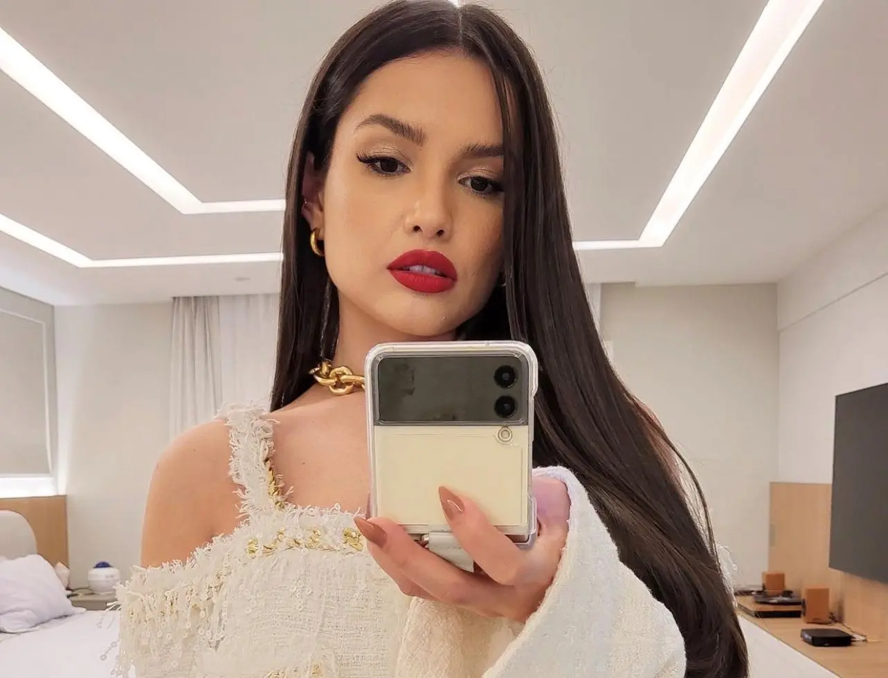 juliette tirando foto no espelho