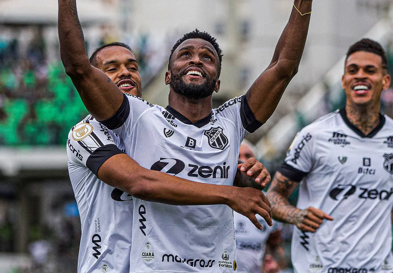 Mendoza comemora gol pelo Ceará