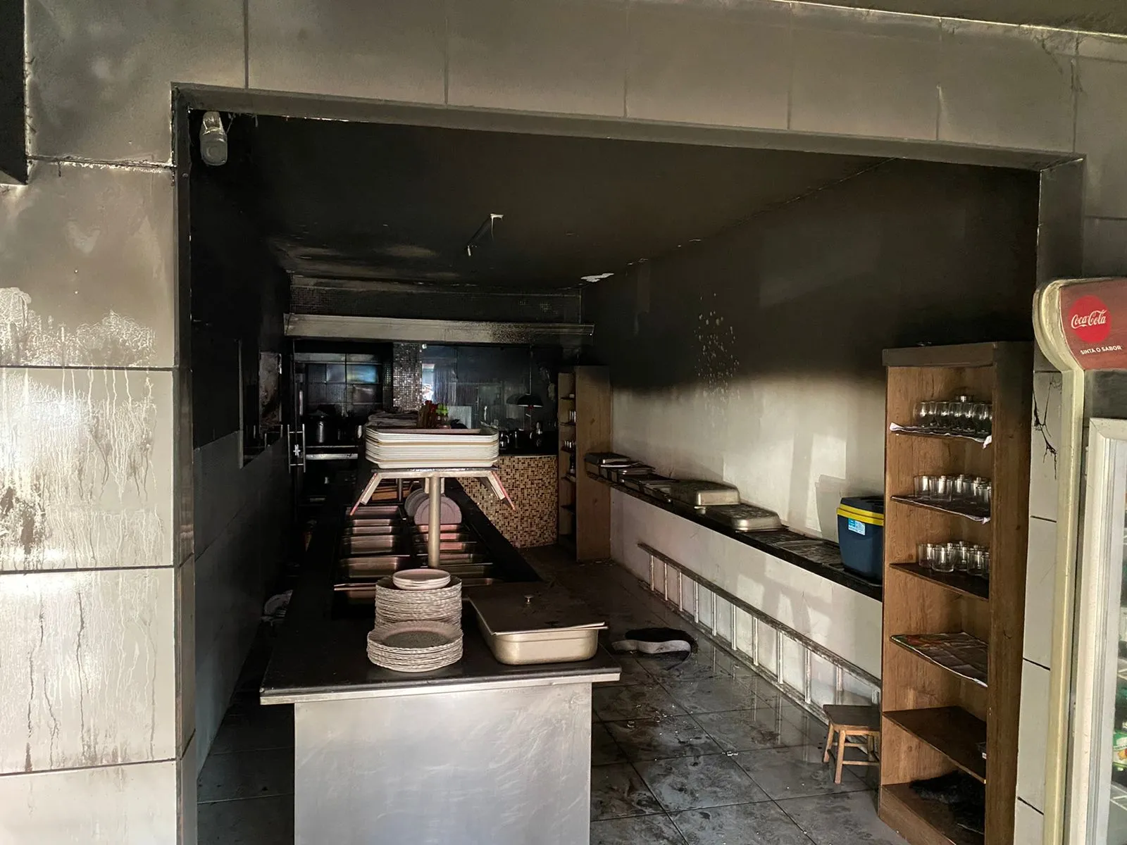 Espaço de self-service foi atingindo por calor e fumaça