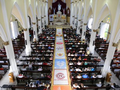 Fortaleza, 31 de maio de 2018. Católicos celebram do Dia de Corpus Christi em Fortaleza. Missa na Igreja Cristo Rei.