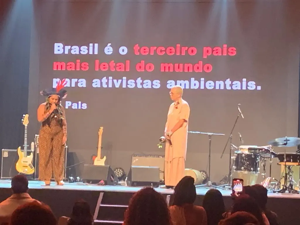 No lançamento de O Som do Rio, várias imagens foram reproduzidas no telão com dados sobre assassinatos de ativistas ambientais