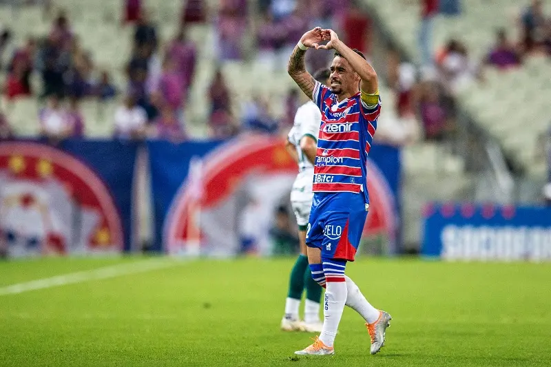 Imagem mostra jogador de futebol