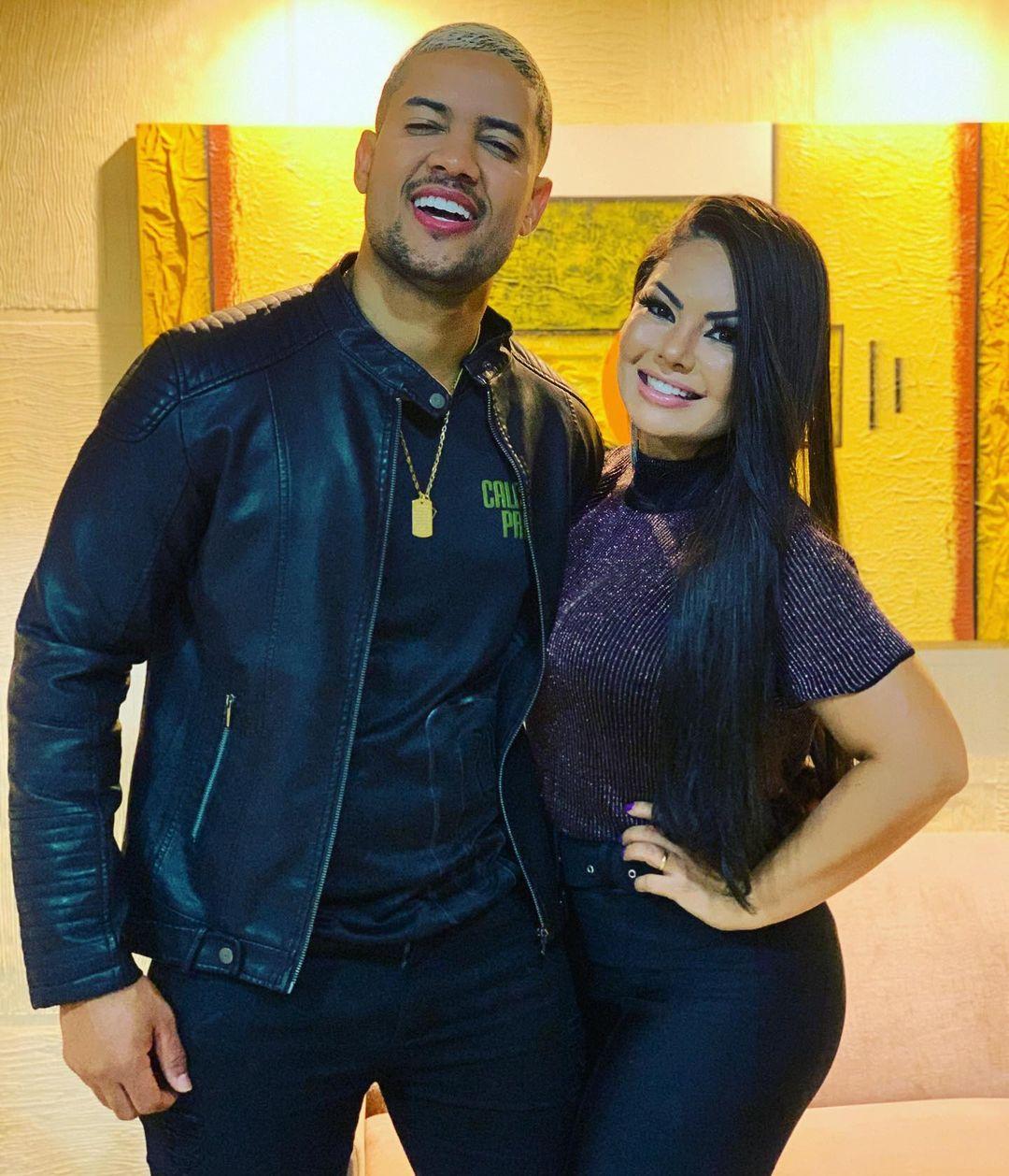 Clevinho Santana e Paulinha Abelha