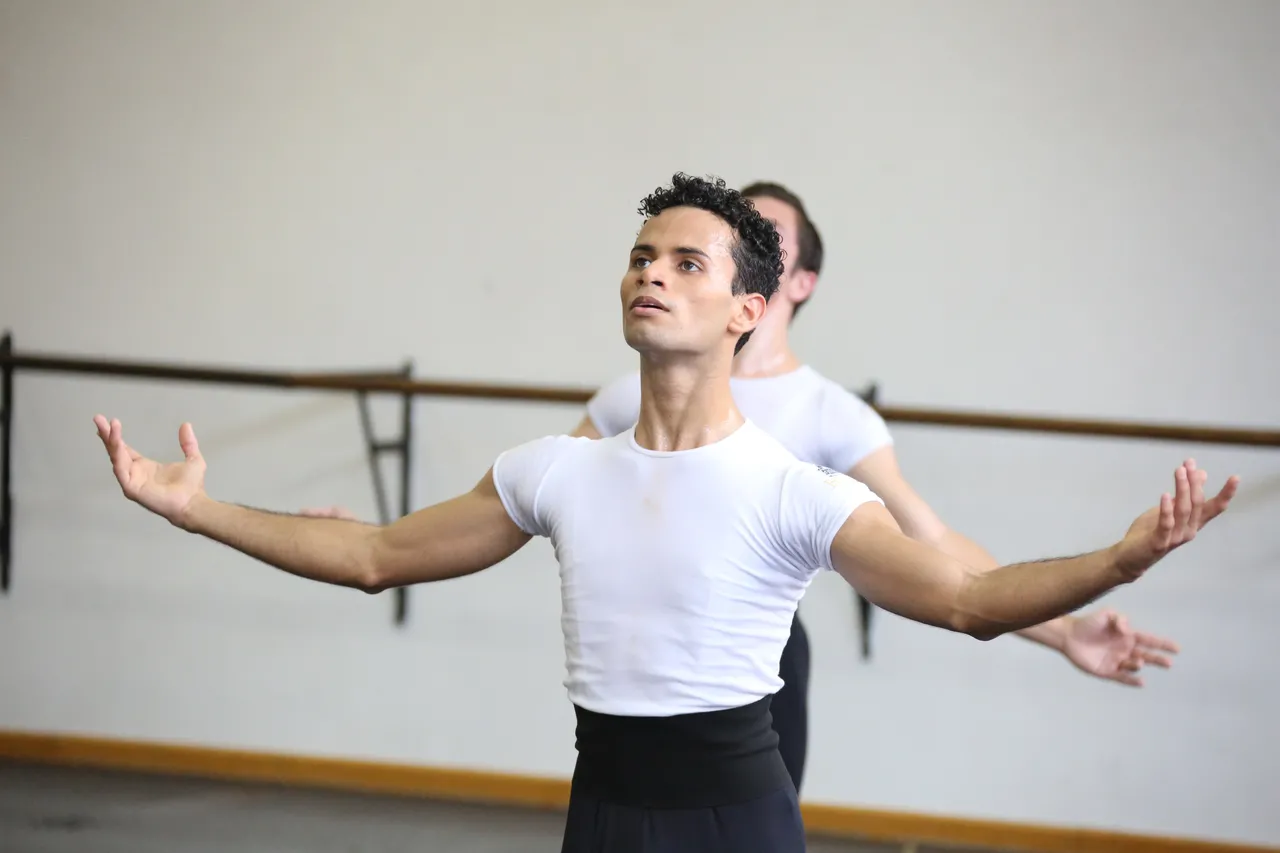 O jovem foi selecionado para o Bolshoi no último ano em que poderia tentar a vaga
