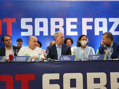 Da esquerda para a direita, Evandro Leitão, Roberto Cláudio, Ciro Gomes, Izolda Cela e Carlos Lupi