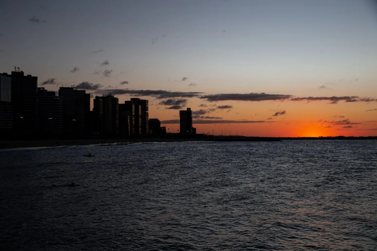 Além de Fortaleza, cidades próximas do mar como São Paulo e Rio de Janeiro, também registraram céu rosado por causa do fenômeno no último mês