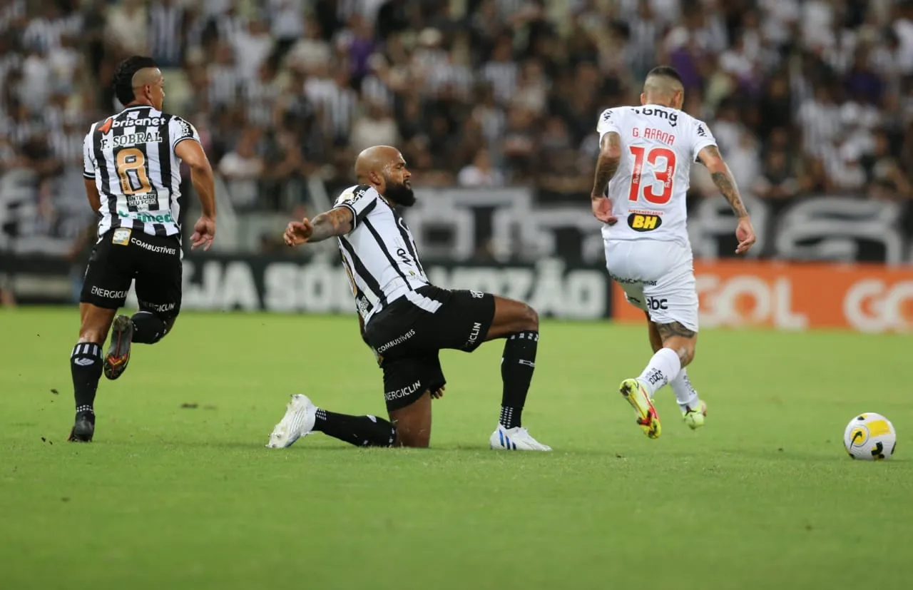 O sistema defensivo do Vozão esteve bem, parando o forte ataque do Atlético Mineiro