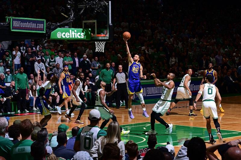 Resultado NBA ontem: veja como foi a partida que deu o título ao Golden  State Warriors - Jogada - Diário do Nordeste