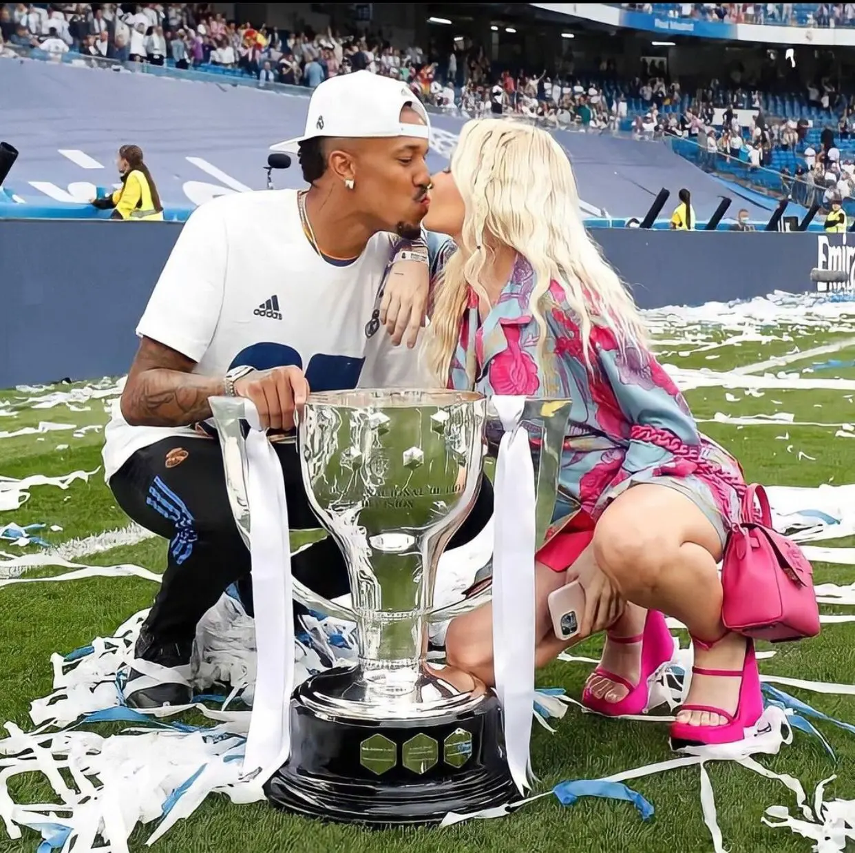 Militão deixa mulher grávida em Miami