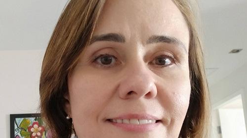 Gisella Colares Gomes é tecnologista em informações geográficas e estatísticas, graduada em economia pala UFC e doutora em desenvolvimento sustentável pela Universidade de Brasília