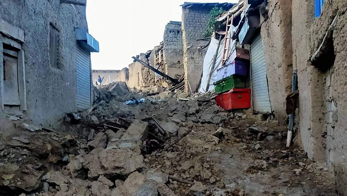 terremoto no Afeganistão deixa mais de mil mortos e feridos
