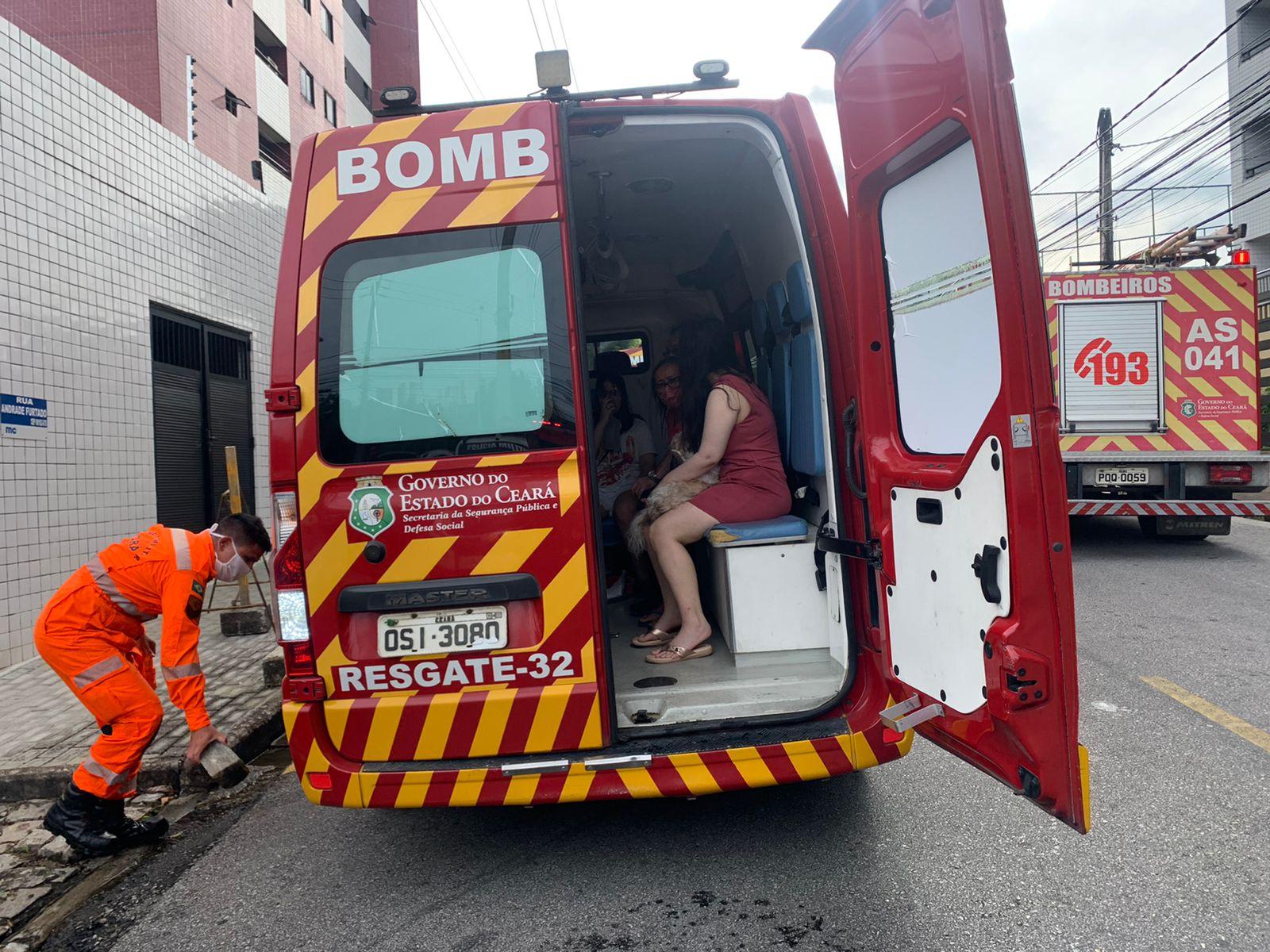 família resgatada de incêndio