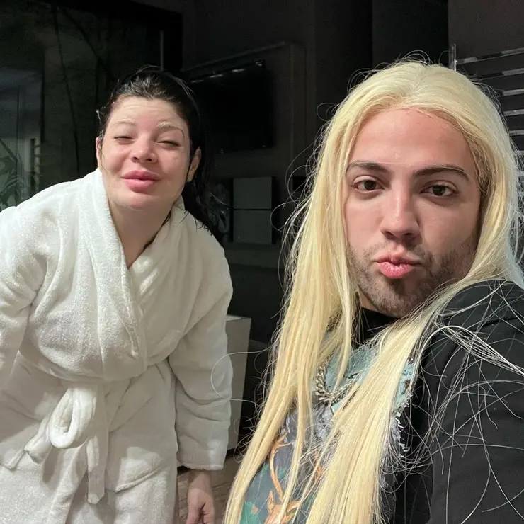 Lucas e Gkay em foto divertida