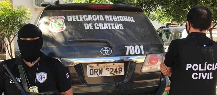 Policiais e viatura da Delegacia Regional de Crateús.