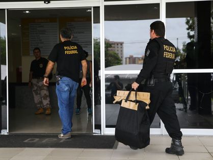 operação afiusa. foto na sede da polícia federal com a chegada do português preso