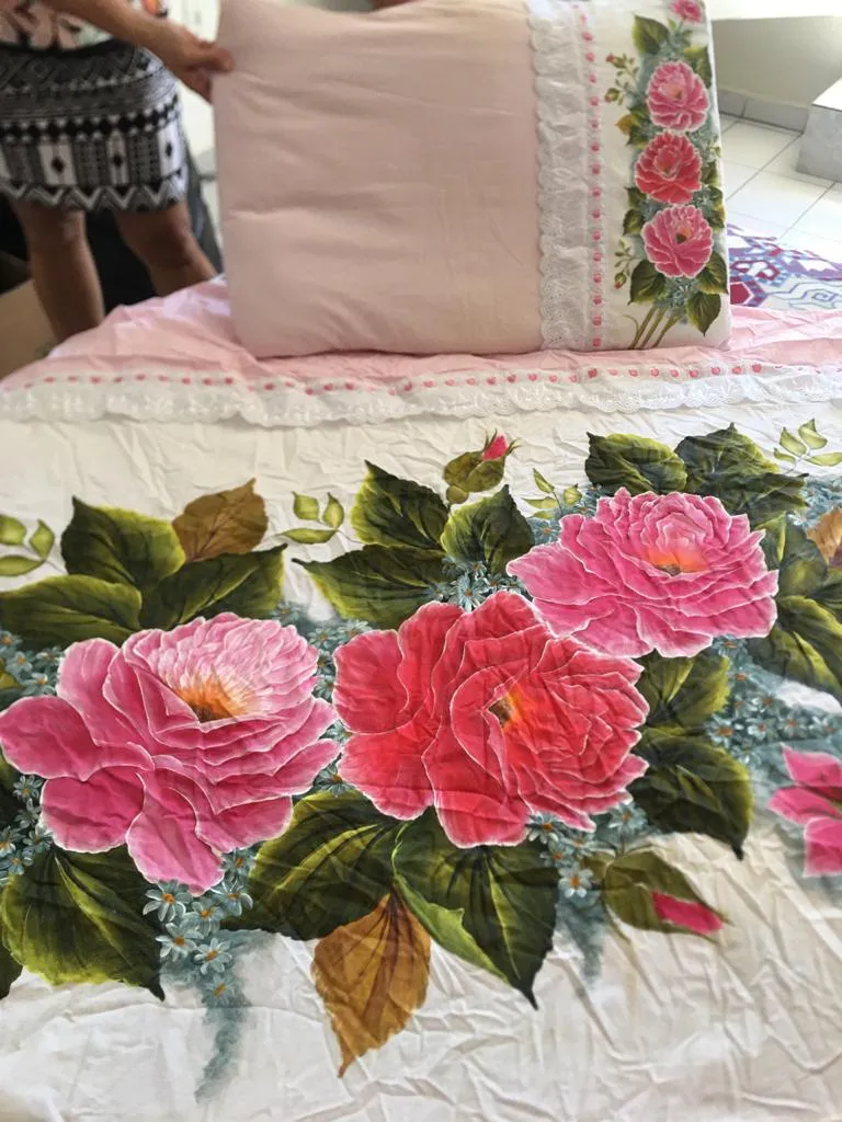 Pintura também tem papel terapêutico em momentos de dor para a paciente