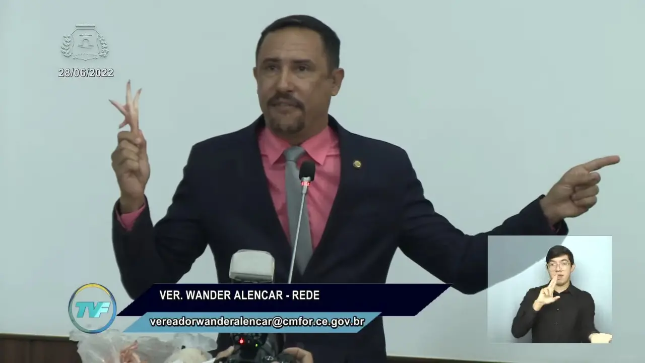 Vereador exibiu pé de galinha na tribuna da Câmara