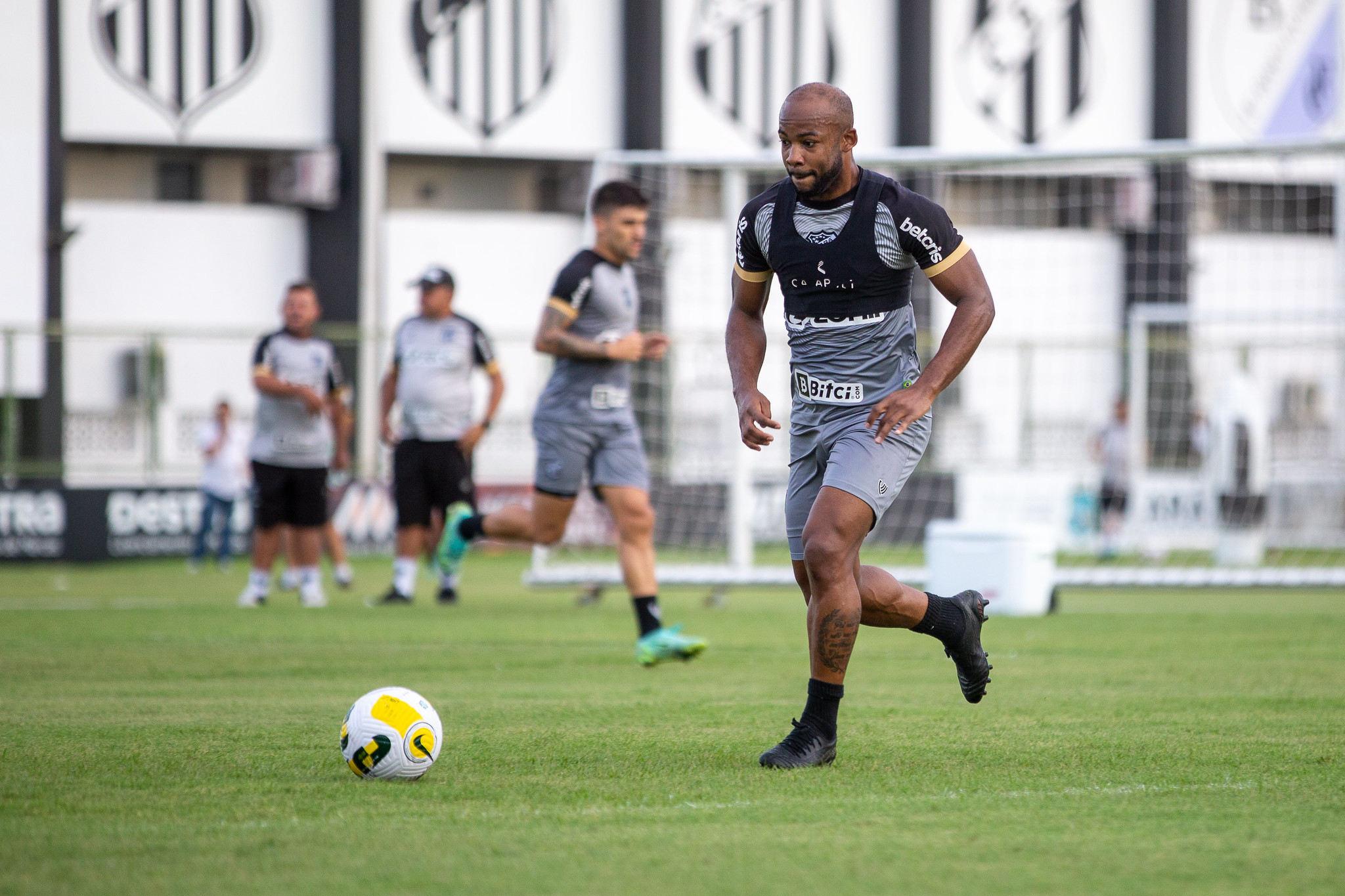 Meia Wescley em treino no Ceará