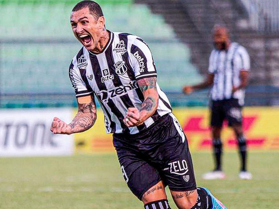 The Strongest vence bem o Plaza Colonia e avança na Copa