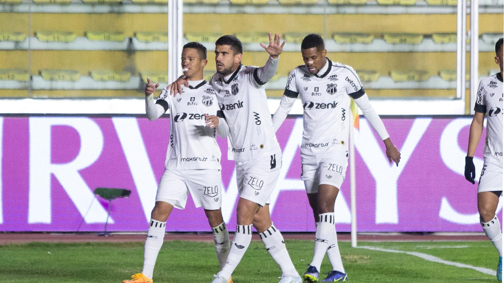 The Strongest vence bem o Plaza Colonia e avança na Copa