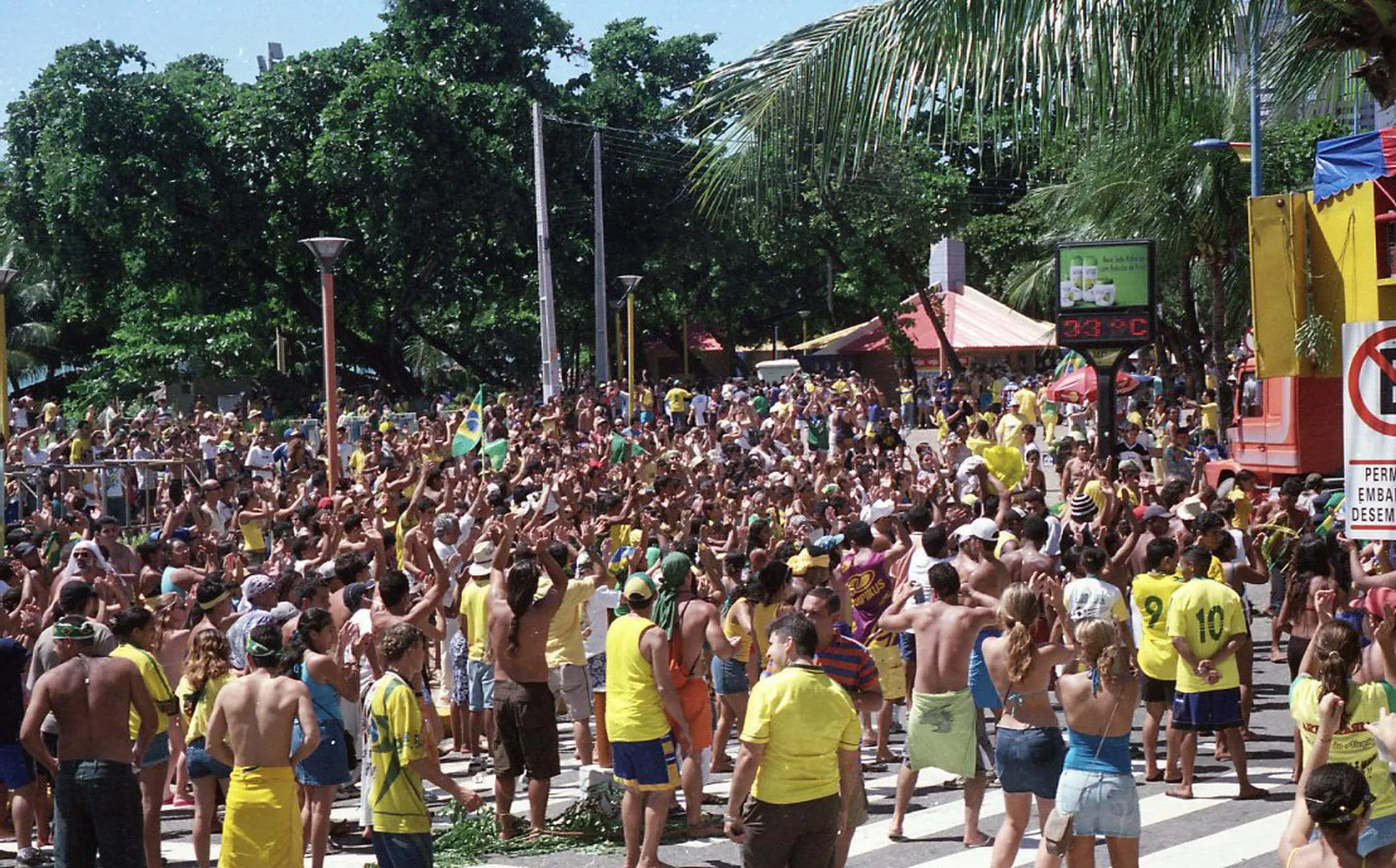 População comemorou o Penta na Av. Beira-Mar