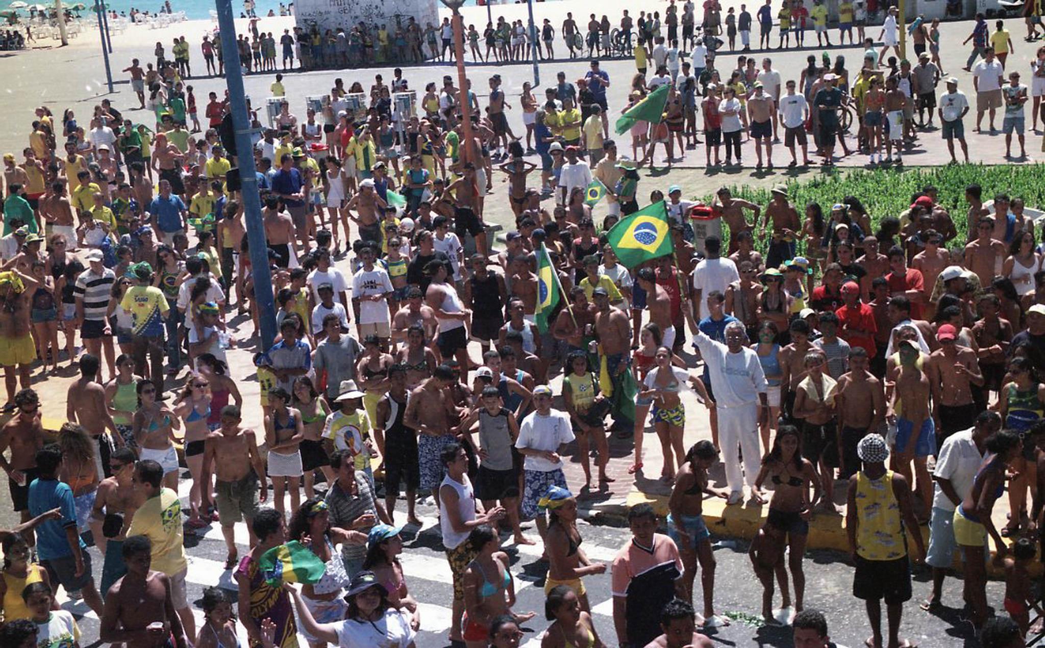 Imagens da comemoração na Av. Beira-Mar