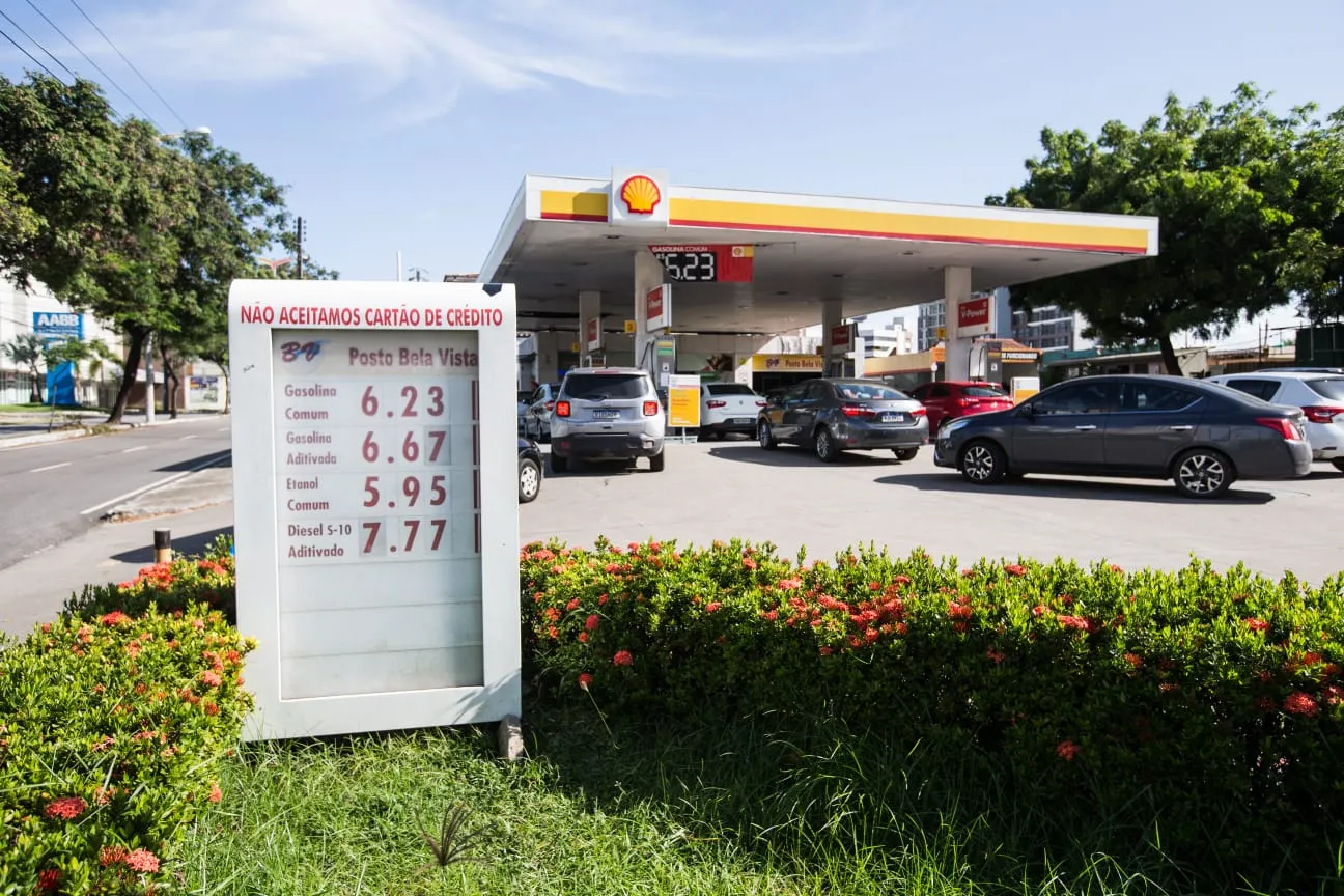 Preço abaixo do que vinha sendo praticado gera filas em postos neste sábado