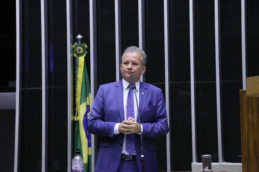 Para o líder do PDT na Câmara, a medida é irresponsável com as contas do País. Mesmo assim, ele deve votar a favor da PEC Kamikaze