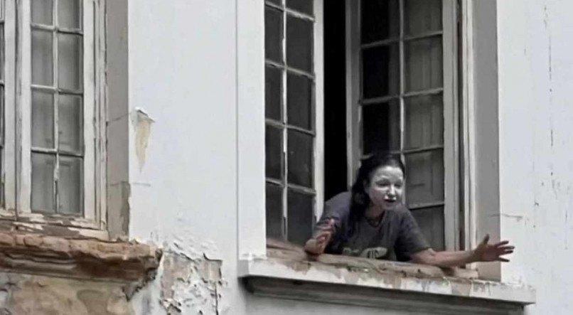 a mulher da casa abandonada
