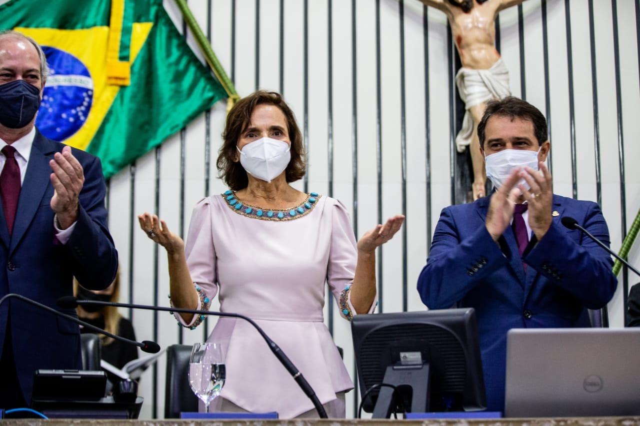 Izolda Cela (PDT) disputa a liderança da chapa governista