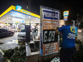Preço de combustíveis no posto Barão, no cruzamento das avenidas Barão de Studart e Santos Dumont, na Aldeota